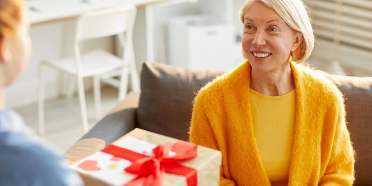 Gifts for your boyfriend’s mom