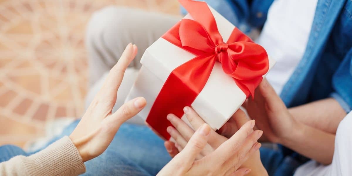 How do you tell someone you don’t like expensive gifts?