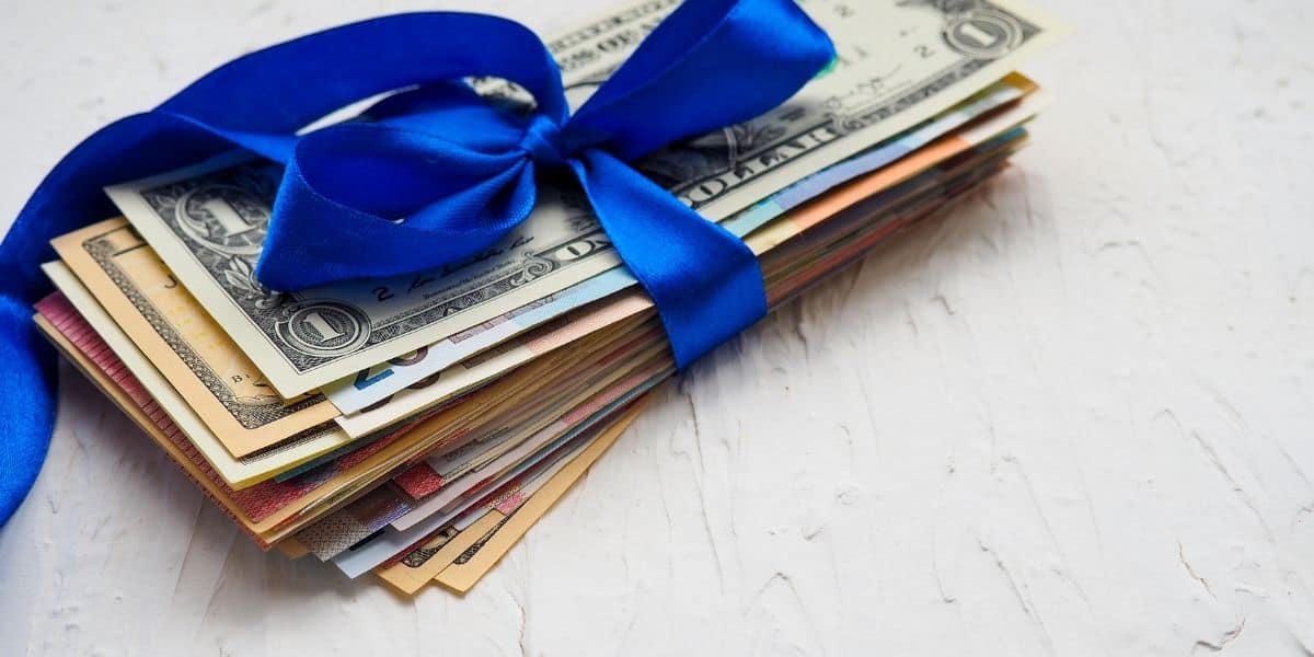 Is It Good to Give Money As a Gift?