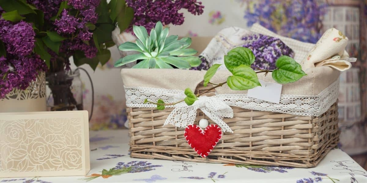 What To Put In A Valentine’s Gift Basket? 7 Great Ideas