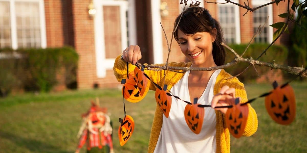 When to Start Decorate for Halloween?