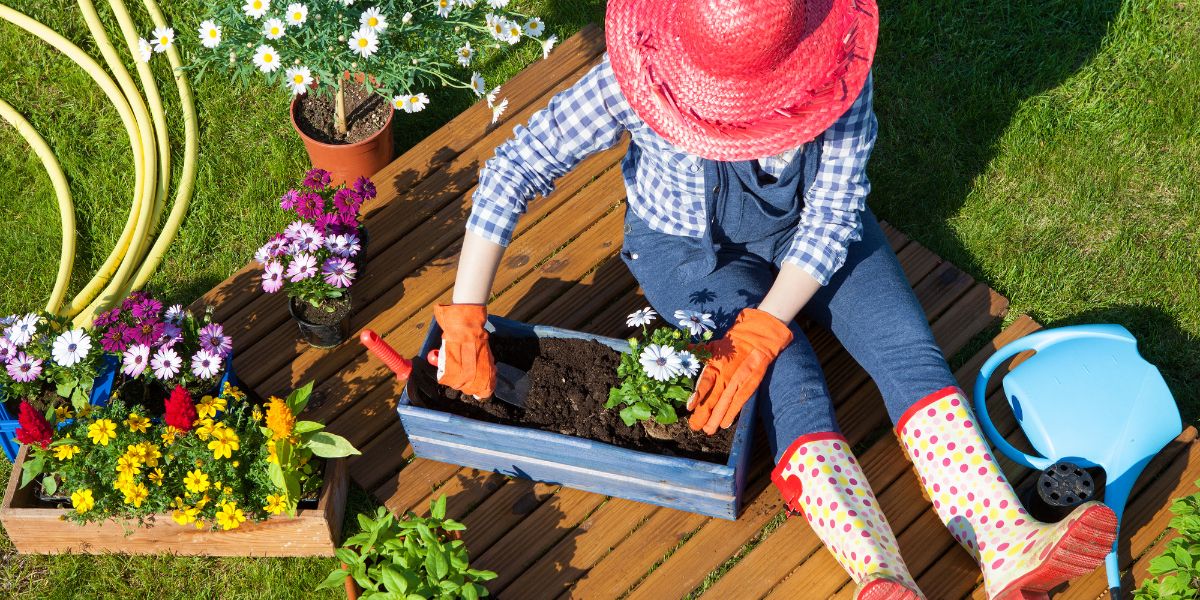 25 Gardening Gifts For Mom